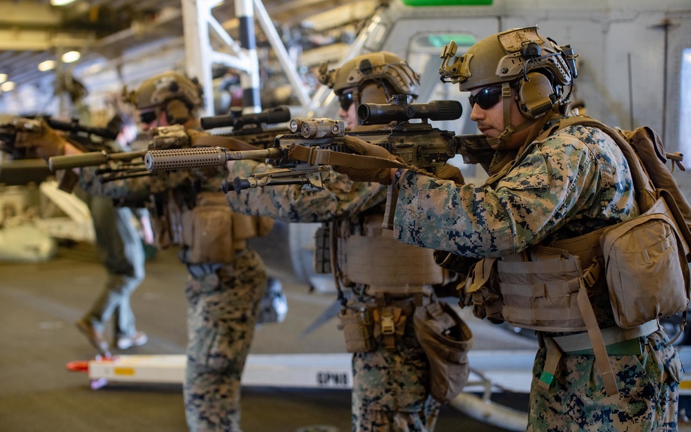 BLT 1/1, 11th MEU conducts speed reload drills aboard USS Essex (LHD 2)