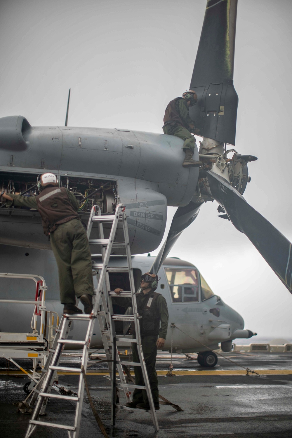 11th MEU conducts routine maintenance aboard USS Essex (LHD 2)