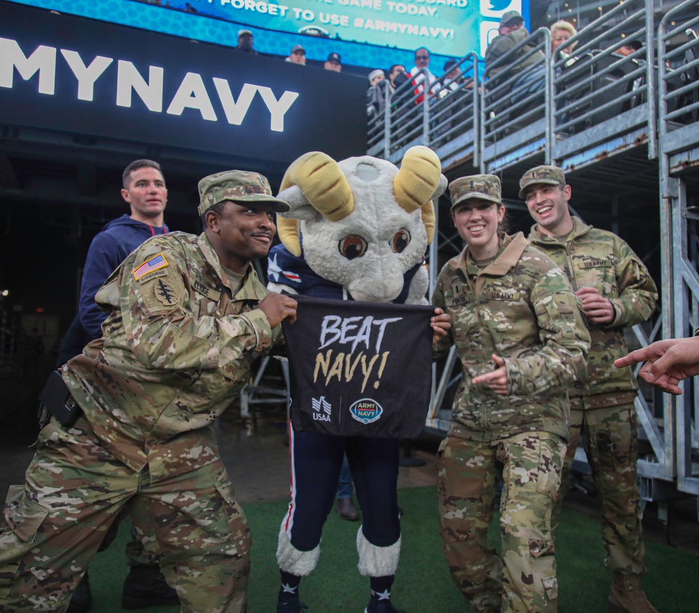 10th Combat Aviation Brigade Attends Army-Navy Game