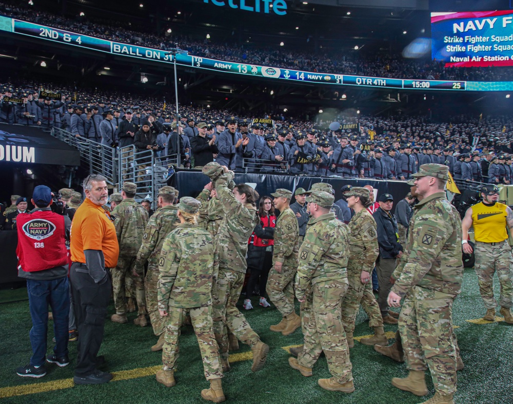 10th Combat Aviation Brigade Attends Army-Navy Game