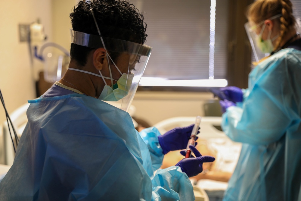 U.S. Air Force nurse and INTEGRIS Health nurse provide care to a COVID patient