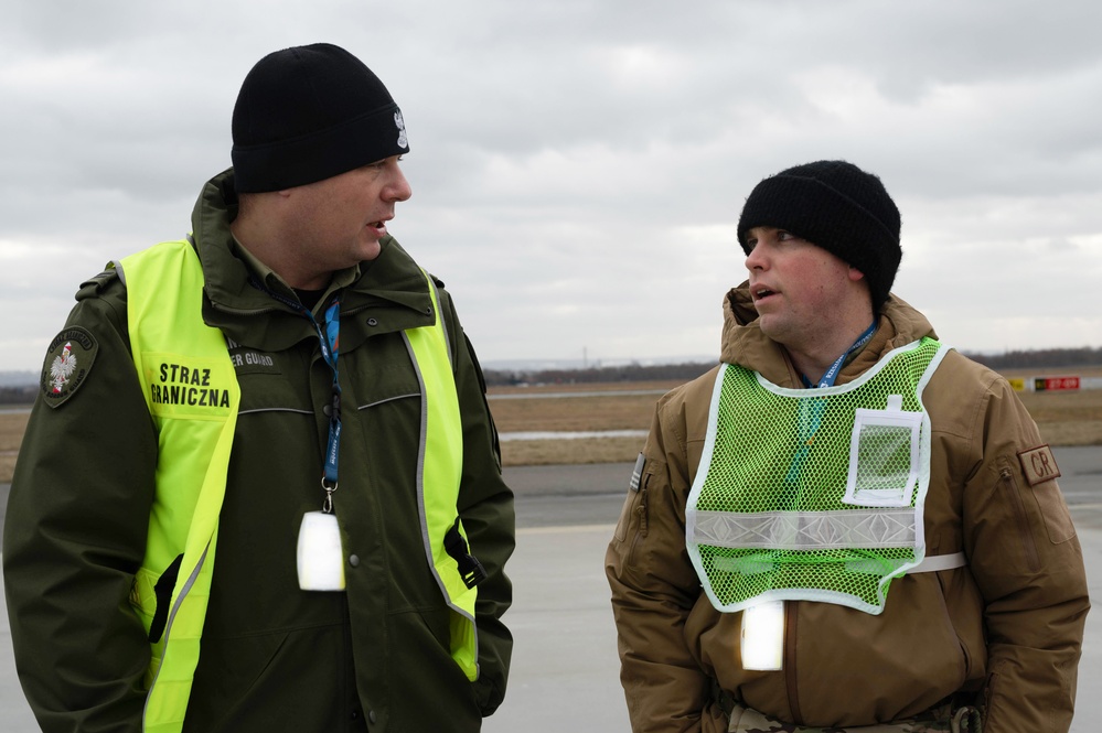 521st AMOW and 435th AGOW offload soldiers and cargo in Poland