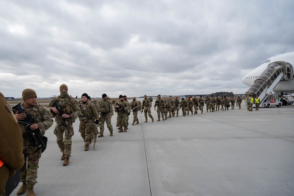 521st AMOW and 435th AGOW offload soldiers and cargo in Poland