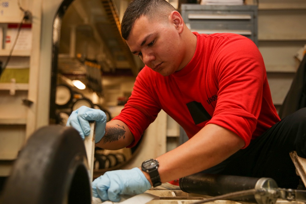 Abraham Lincoln Sailors conduct maintenance