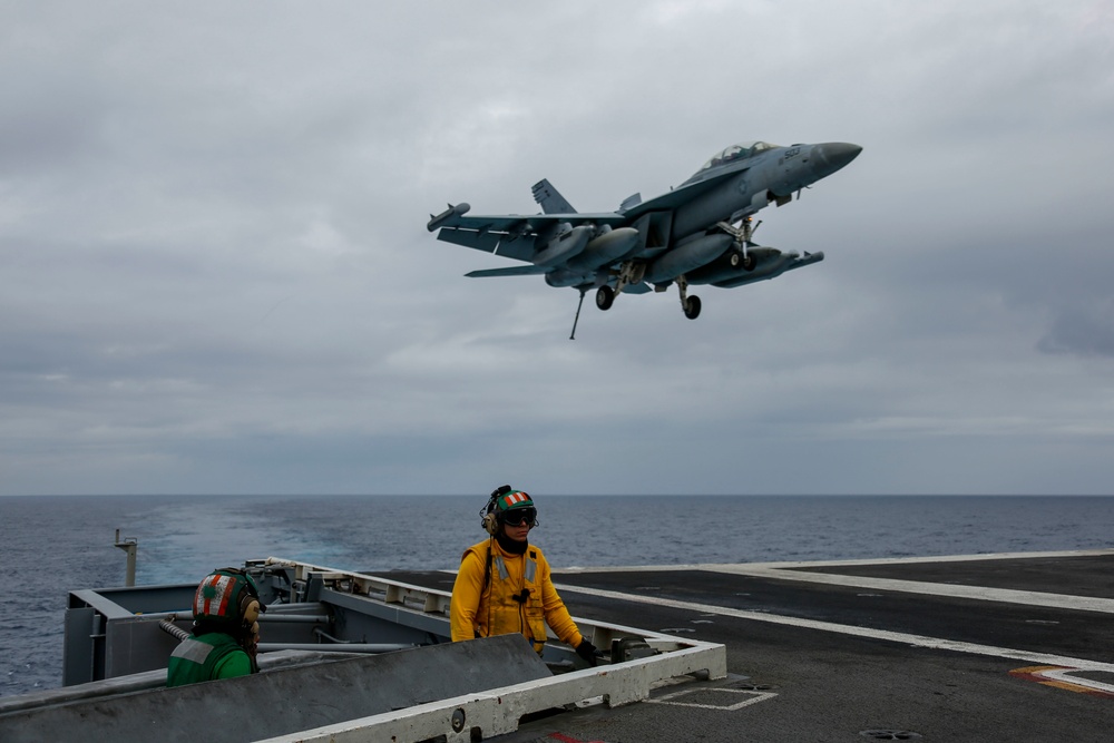 Abraham Lincoln conducts flight operations