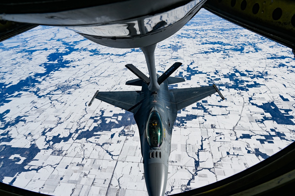 NEANG refuels F-16 Viper Demo Team to Super Bowl LVI