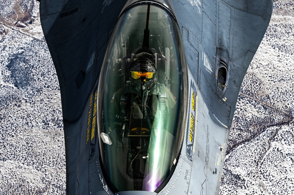NEANG refuels F-16 Viper Demo Team to Super Bowl LVI