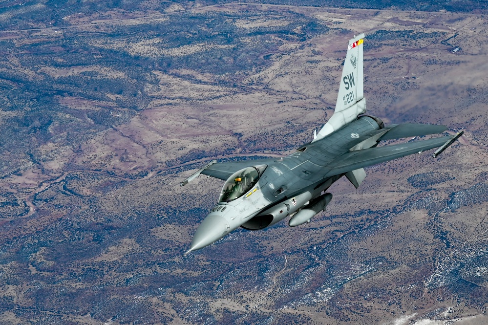 NEANG refuels F-16 Viper Demo Team to Super Bowl LVI