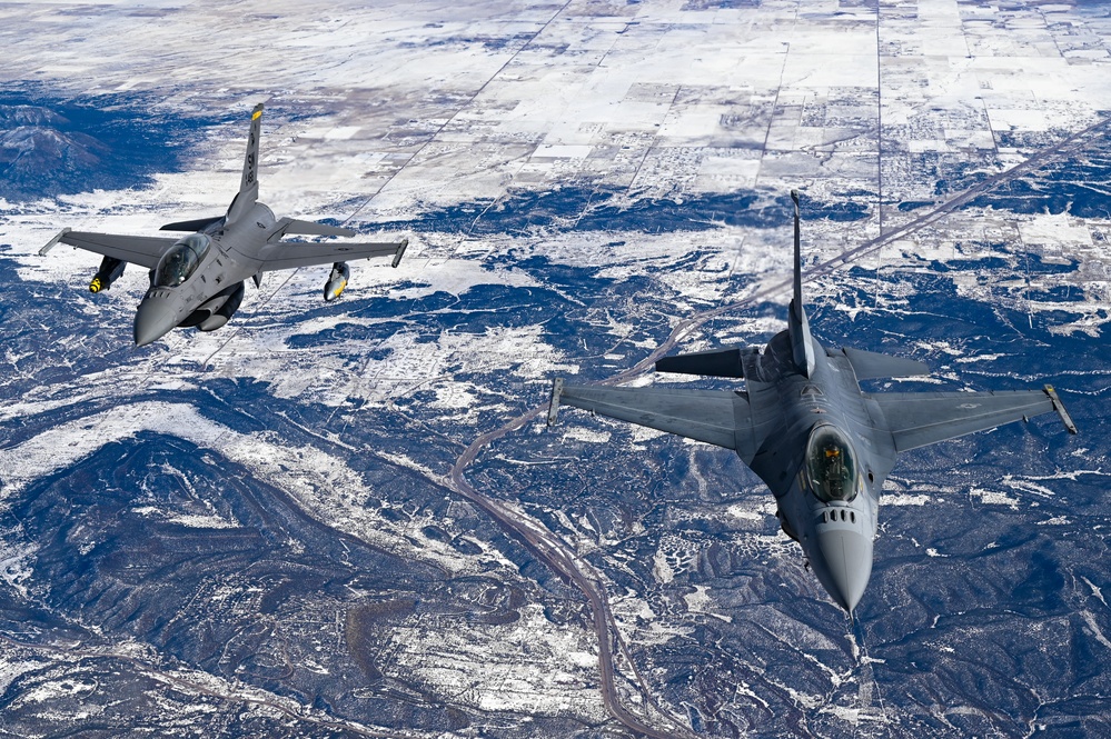 NEANG refuels F-16 Viper Demo Team to Super Bowl LVI