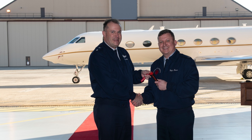 18th AF commander delivers aircraft dedicated to Berlin Airlift