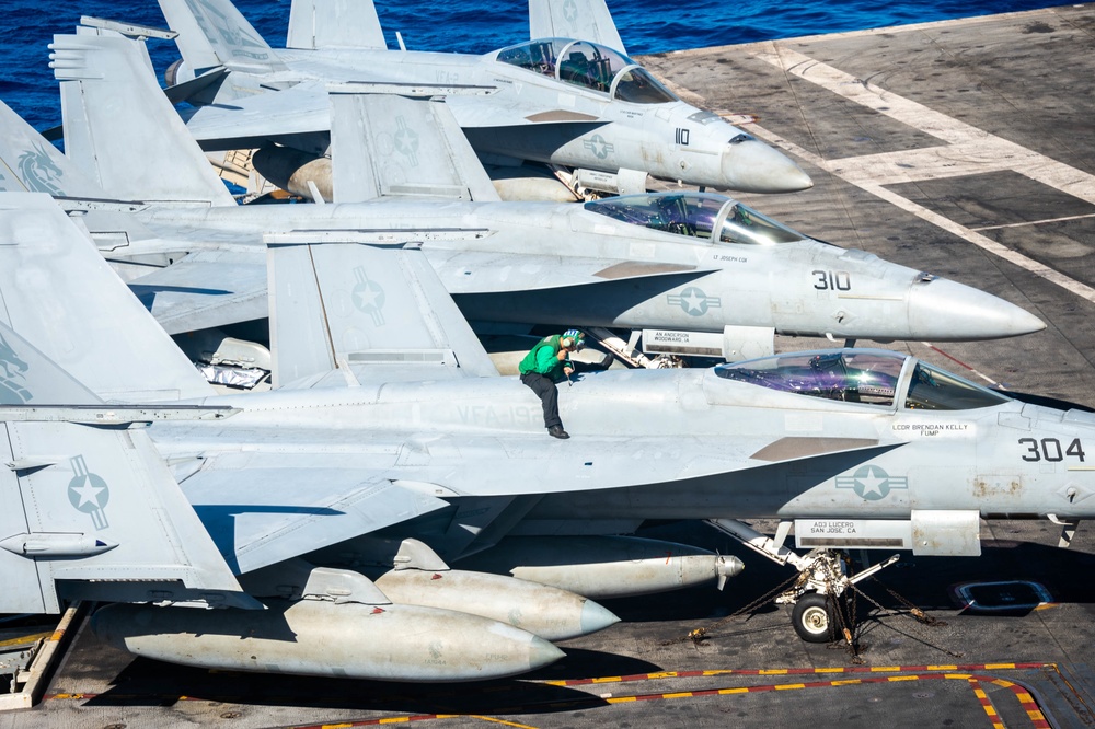 USS Carl Vinson (CVN 70) Sailors Conduct Flight Operations in Pacific Ocean