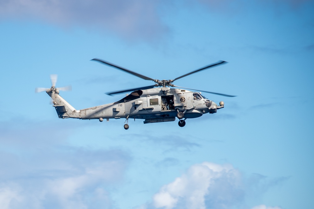 USS Carl Vinson (CVN 70) Sailors Conduct Flight Operations in Pacific Ocean