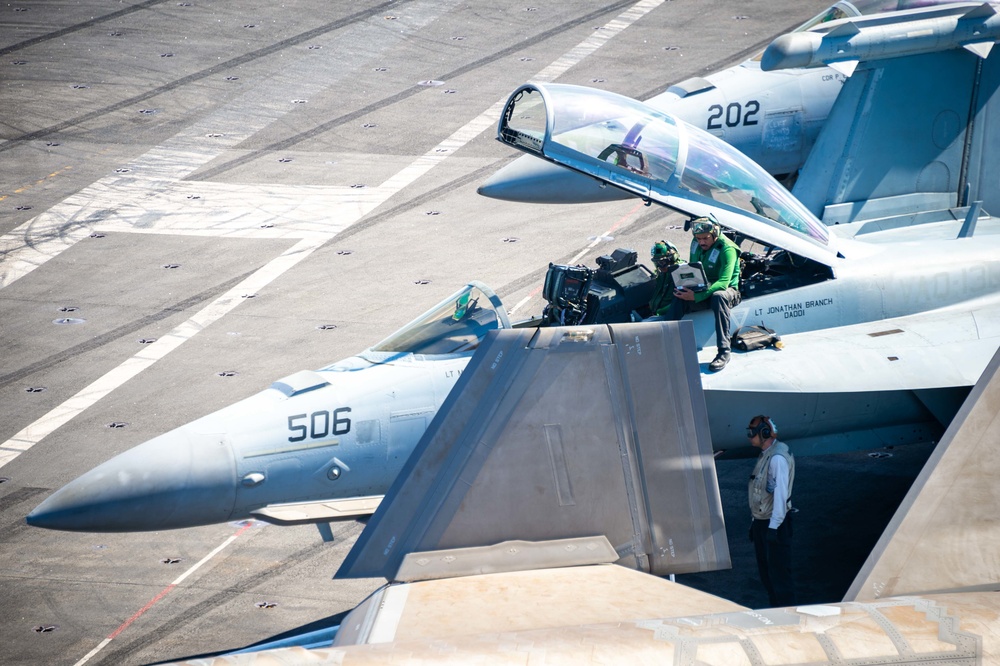 USS Carl Vinson (CVN 70) Sailors Conduct Flight Operations in Pacific Ocean