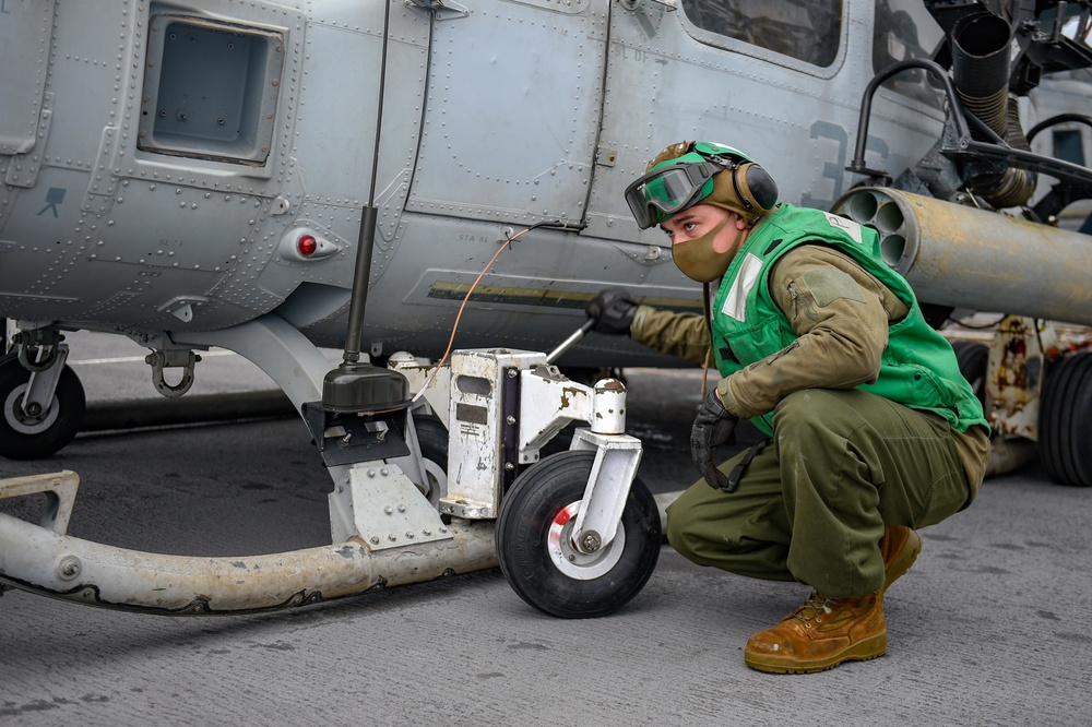 USS Green Bay (LPD 20) Conducts Flight Operations