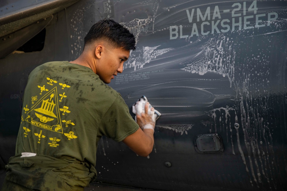 VMA-214, 11th MEU conducts routine corrosion prevention cleaning aboard USS Essex (LHD 2)