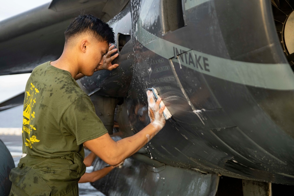 VMA-214, 11th MEU conducts routine corrosion prevention cleaning aboard USS Essex (LHD 2)