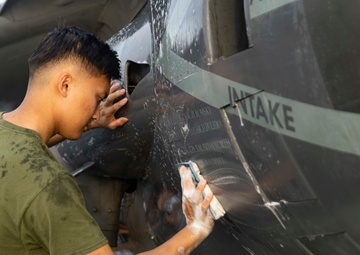 VMA-214, 11th MEU conducts routine corrosion prevention cleaning aboard USS Essex (LHD 2)