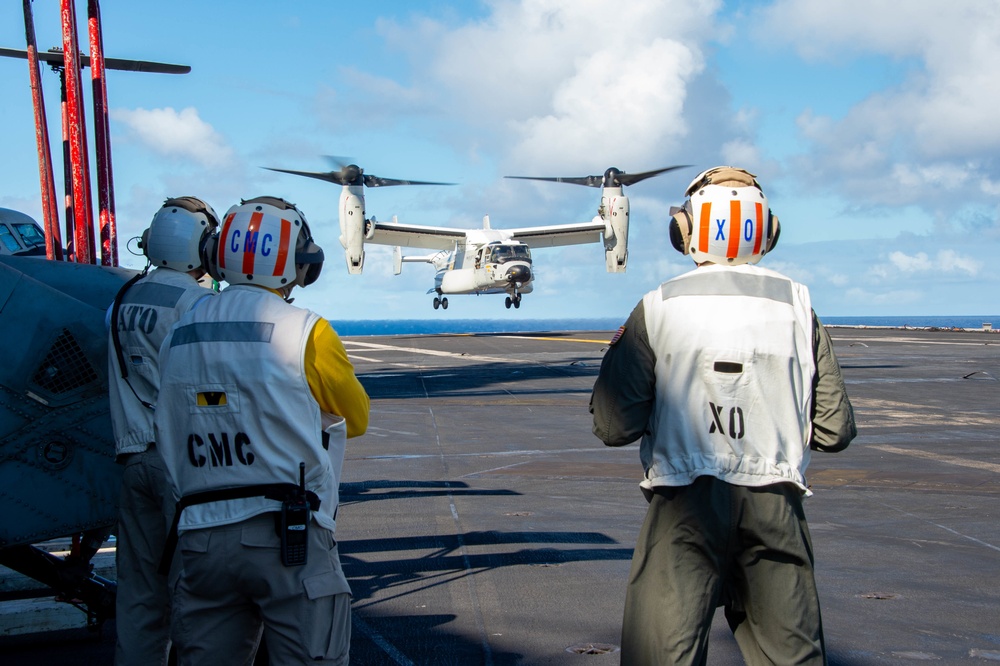 Military Leaders Meet aboard USS Carl Vinson (CVN 70)