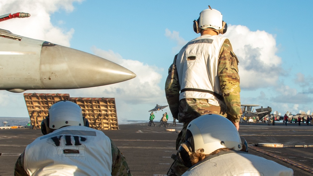 Military Leaders Meet aboard USS Carl Vinson (CVN 70)