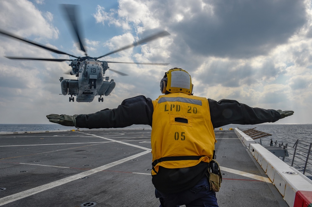 USS Green Bay (LPD 20) Conducts a Visit, Board, Search and Seizure Exercise