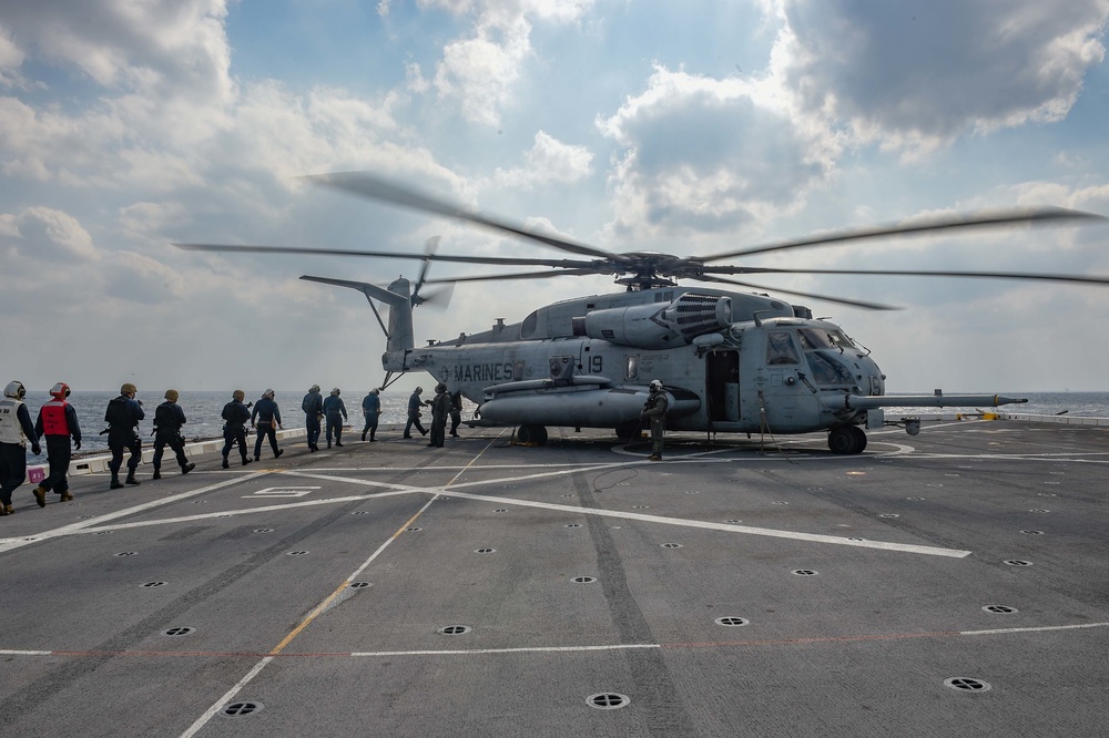 USS Green Bay (LPD 20) Conducts a Visit, Board, Search and Seizure Exercise