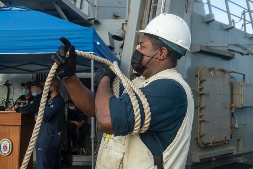 USS Sampson Pulls Into Fiji