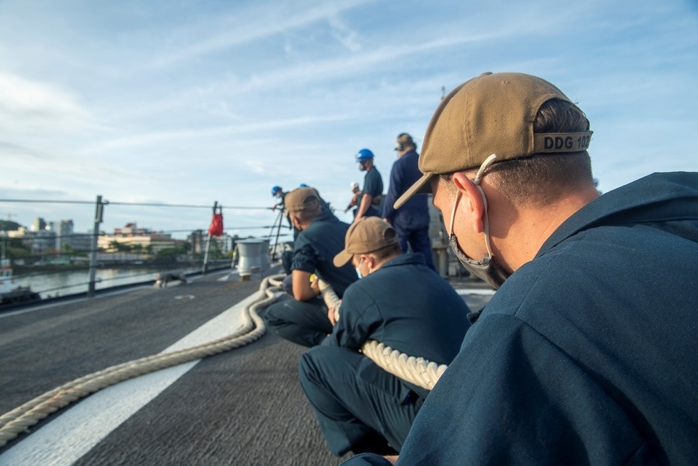 USS Sampson Pulls Into Fiji