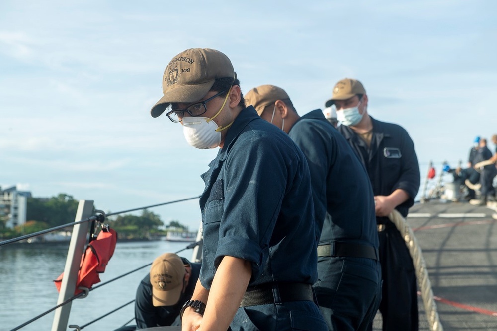 USS Sampson Pulls Into Fiji