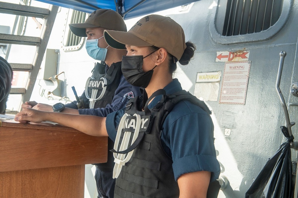 USS Sampson Pulls Into Fiji