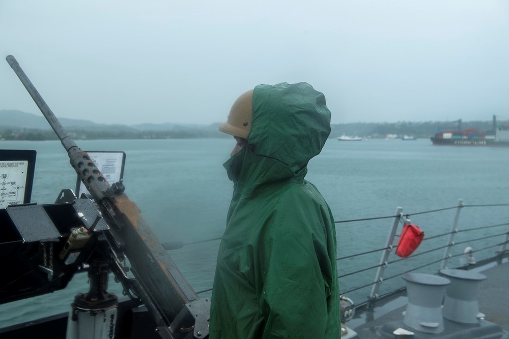 USS Sampson Leaves Fiji