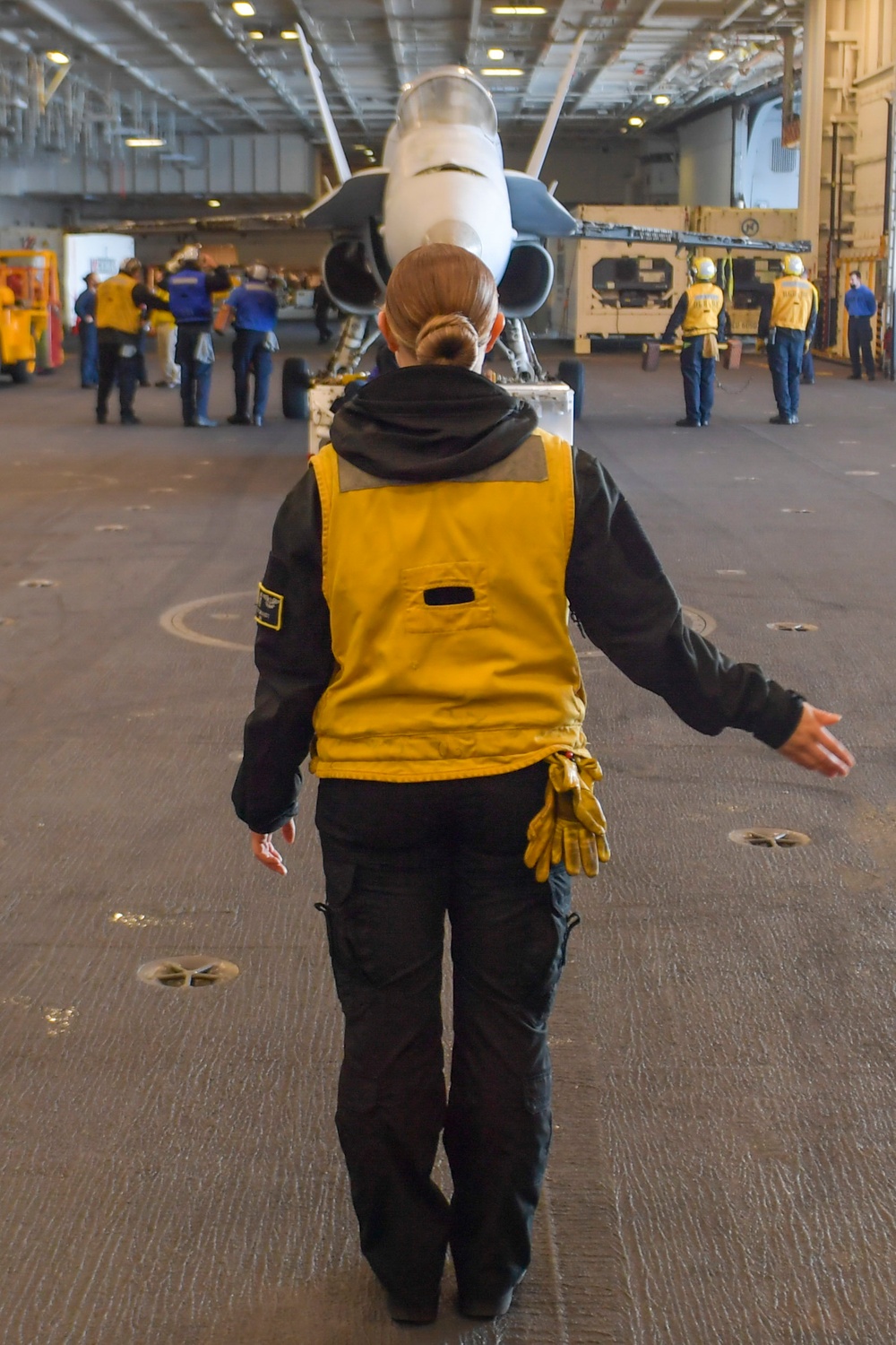 Sailors Move Aircraft