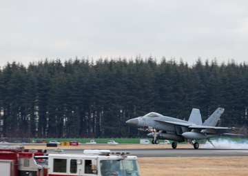 U.S. Marines, Sailors, and Airmen Conduct Joint Aircraft Arresting System Certification