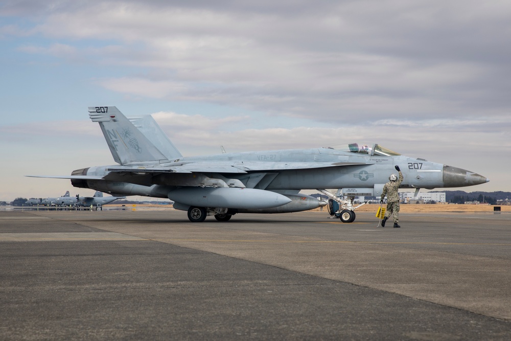 U.S. Marines, Navy, and Airmen Conduct Joint Aircraft Arresting System Certification