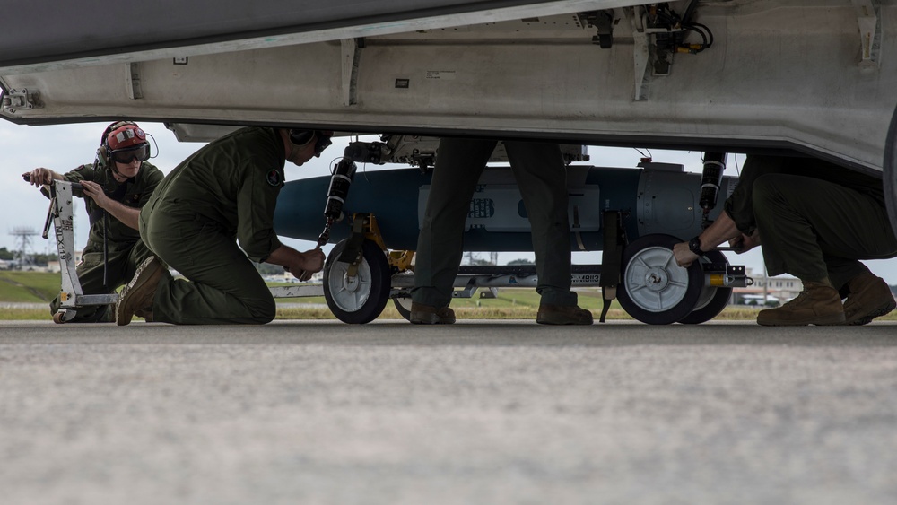 VMFA-121 Conducts Annual Ordnance ULT