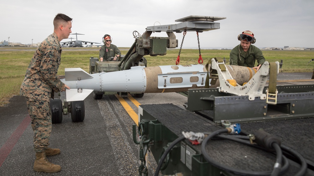 VMFA-121 Conducts Annual Ordnance ULT