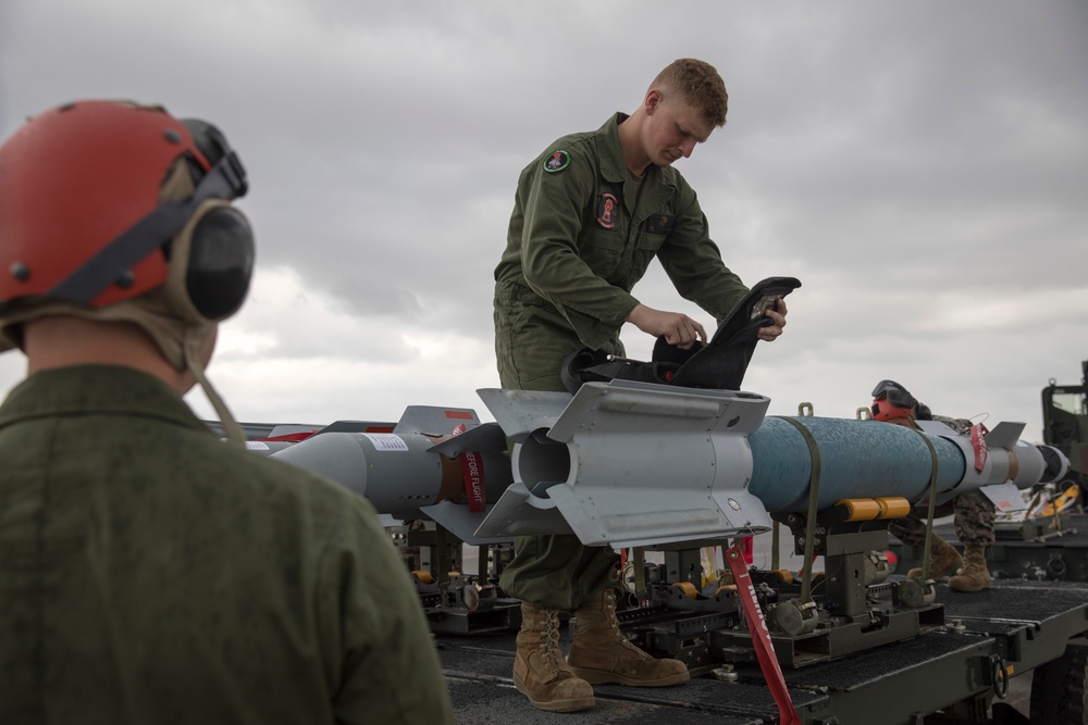 VMFA-121 Conducts Annual Ordnance ULT