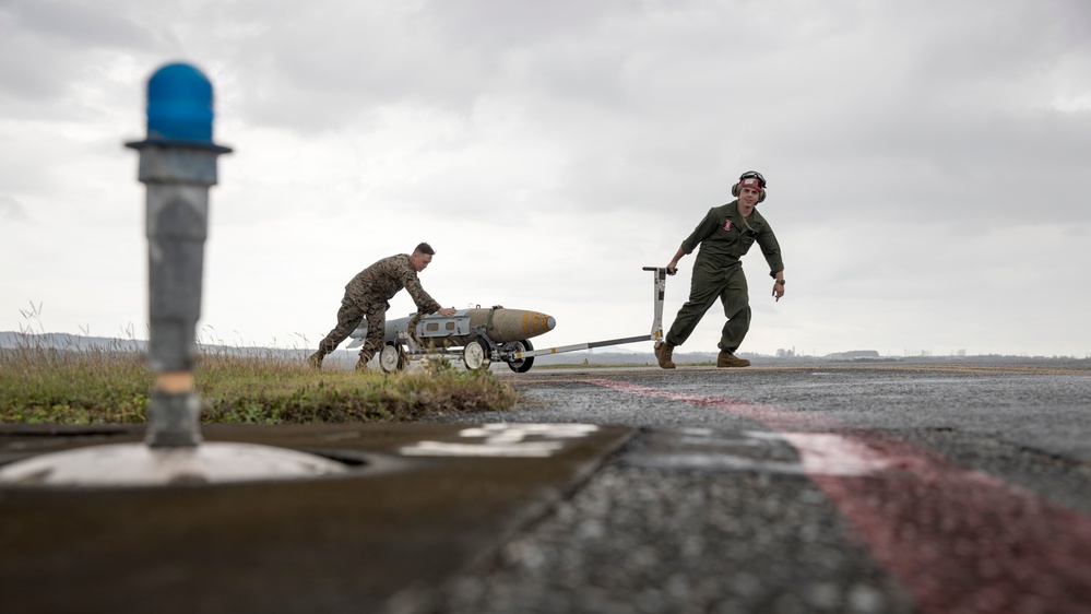 VMFA-121 Conducts Annual Ordnance ULT