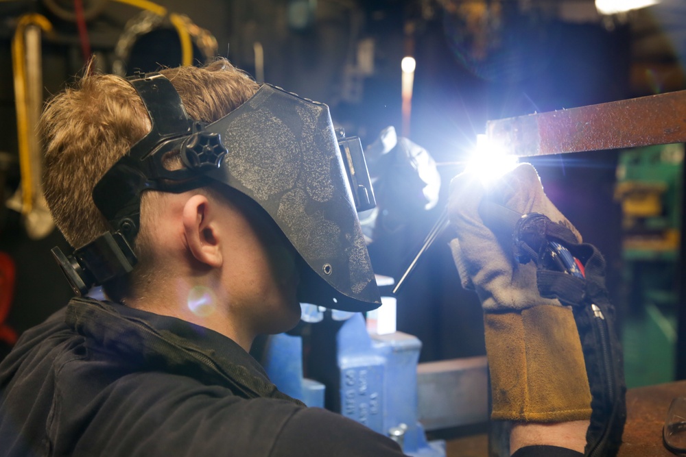 Abraham Lincoln Sailors conduct maintenance