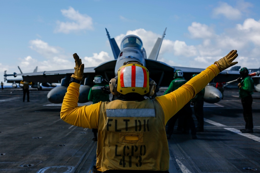 DVIDS - Images - Abraham Lincoln conducts flight operations [Image 4 of 14]