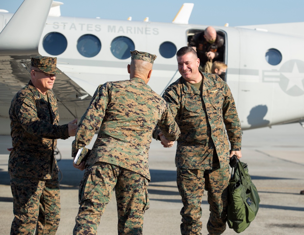 General Visits MCAS Beaufort