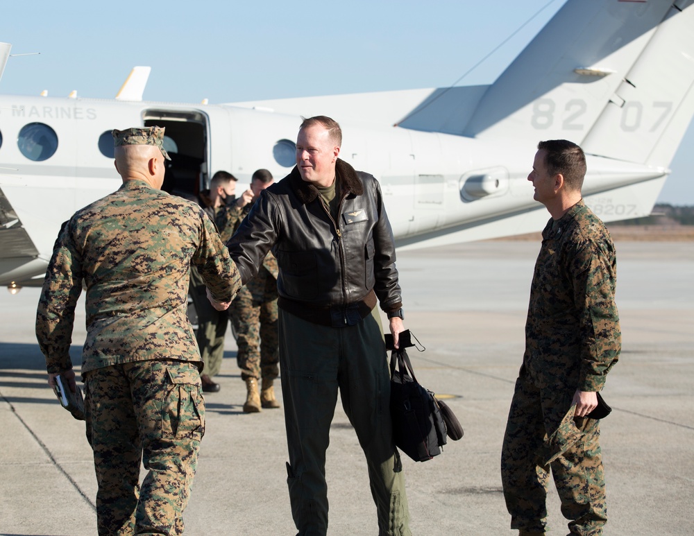 General Visits MCAS Beaufort