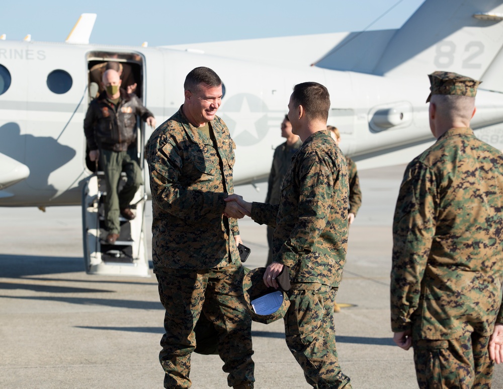 General Visits MCAS Beaufort