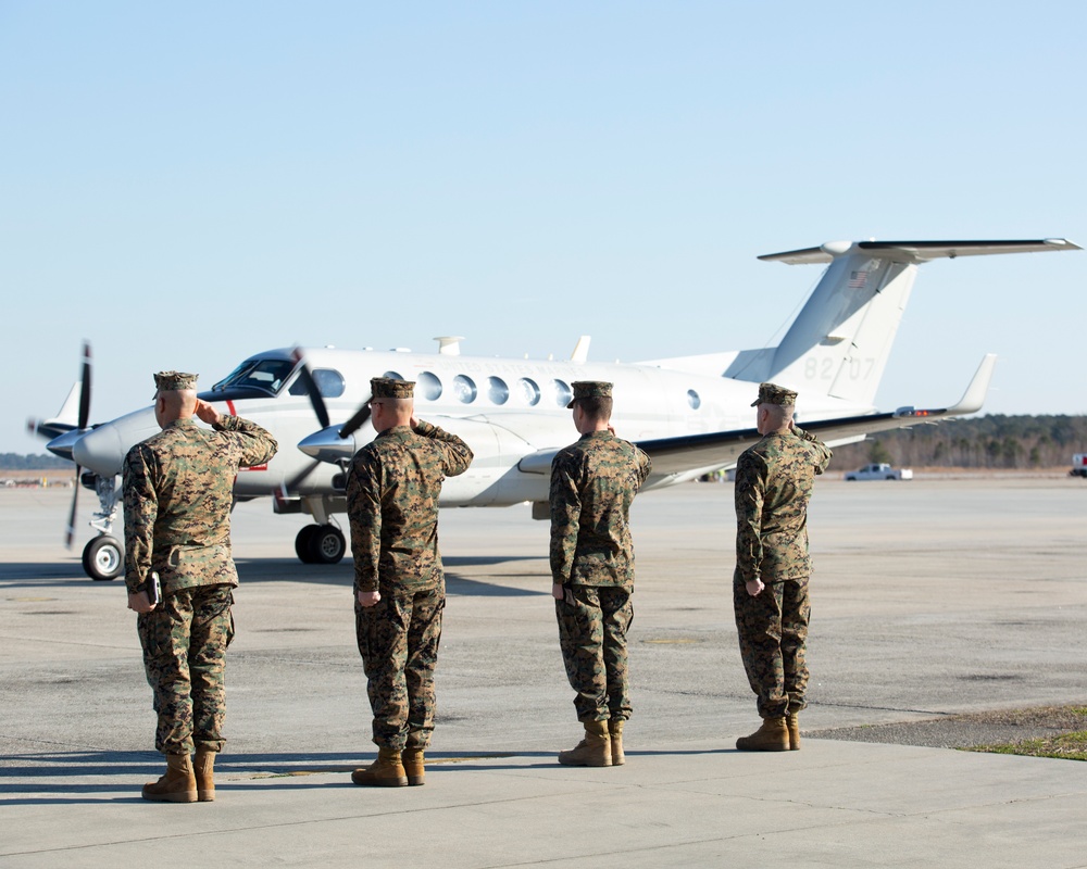 General Visits MCAS Beaufort