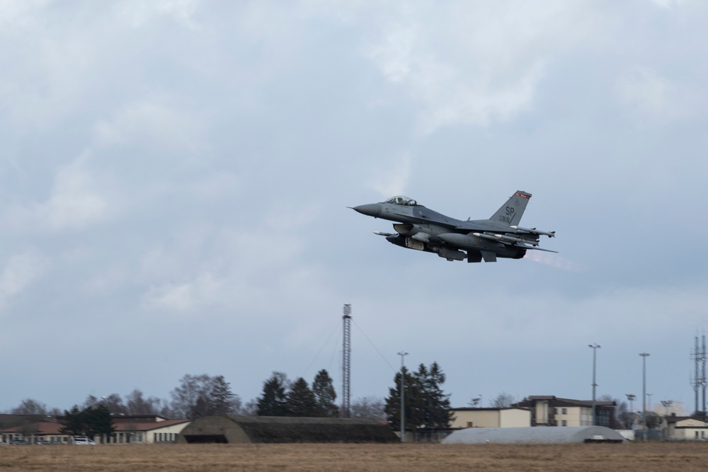 Spangdahlem F-16s support NATO air policing mission