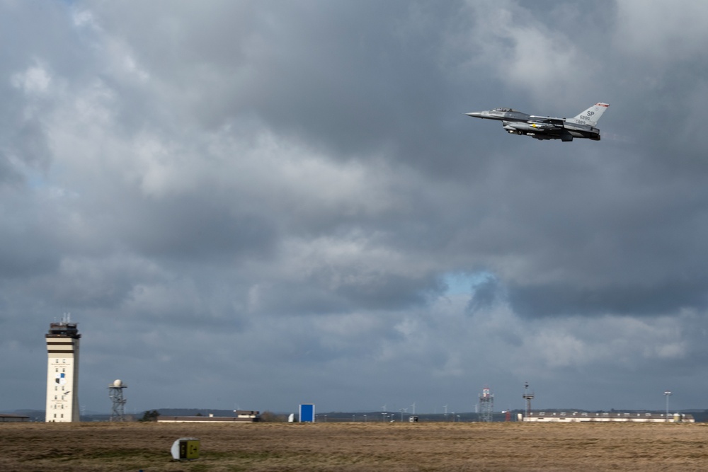 Spangdahlem F-16s support NATO air policing mission