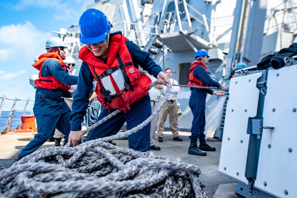 Spruance conducts RAS with USNS Alan Shepard
