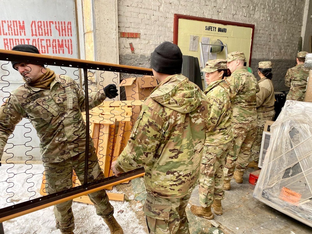 JMTG-U Soldiers contribute to joint-donation efforts