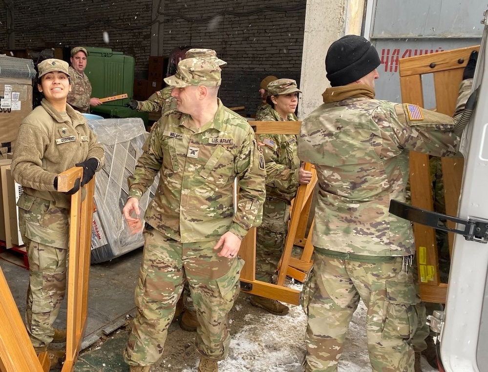 JMTG-U Soldiers contribute to joint-donation efforts