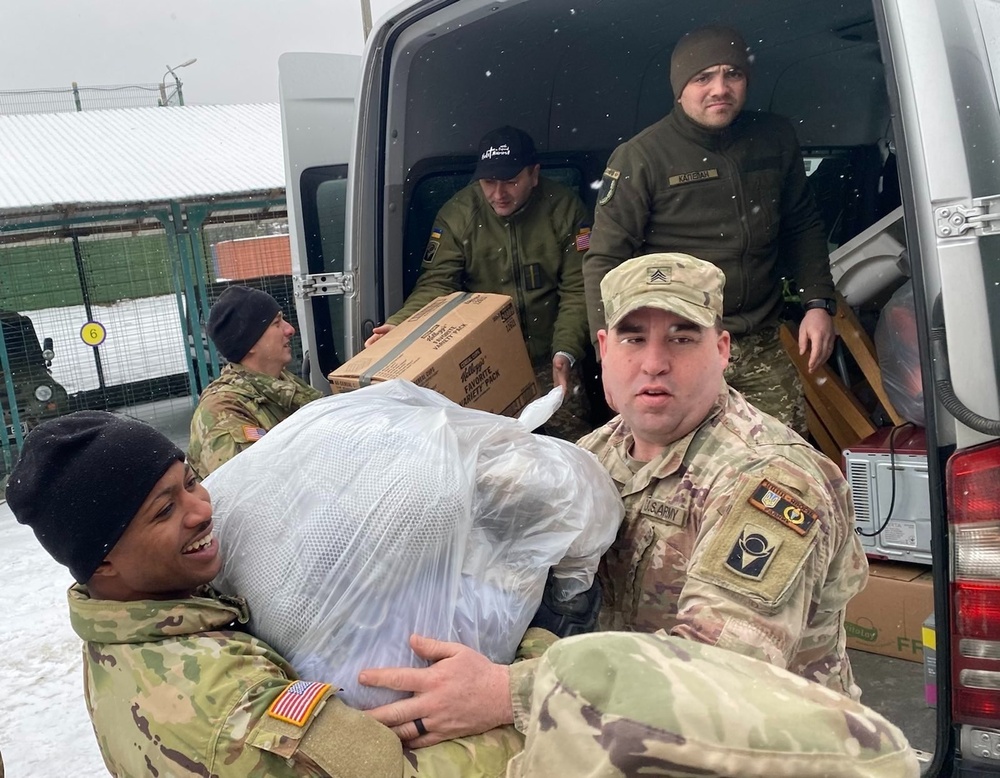 JMTG-U Soldiers contribute to joint-donation efforts