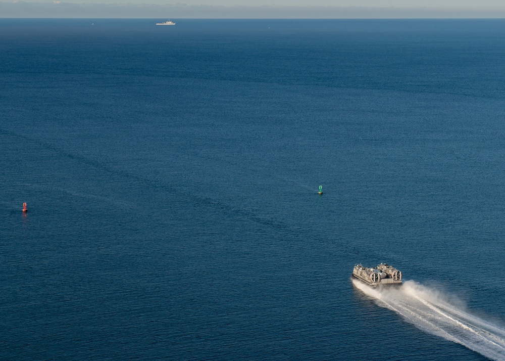 Ship to Shore Connector Demonstrates Its Capabilities in Test Event with USS Carter Hall